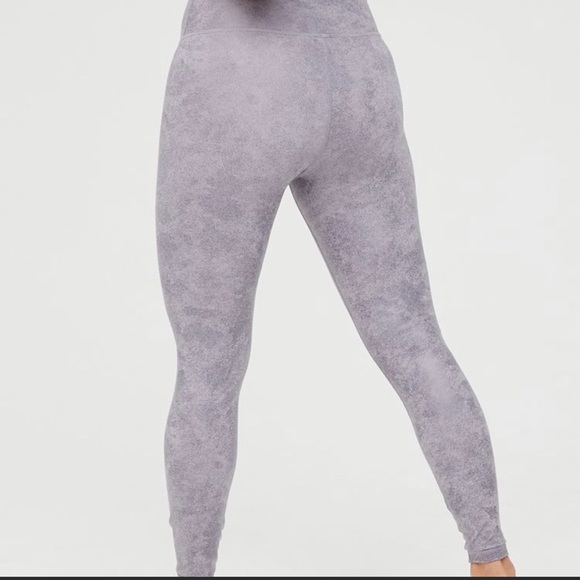 High-Waisted aerie Offline The Hugger Crossover leggings - Picture 3 of 11